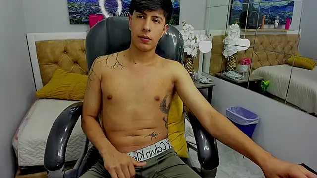 Snapshot of Estiv18_ chatting on 09-09-25, 02:33 Estiv18  online show from 09-09-25, 02:33