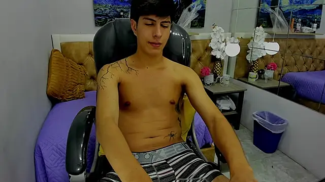 Snapshot of Estiv18_ chatting on 09-14-25, 02:54 Estiv18  online show from 09-14-25, 02:54