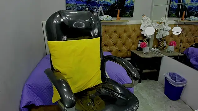 Snapshot of Estiv18_ chatting on 09-16-25, 03:40 Estiv18  online show from 09-16-25, 03:40