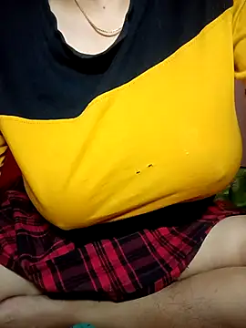 Snapshot of Mannat-222 chatting on 03-10-25, 01:23 Mannat-222 online show from 03-10-25, 01:23