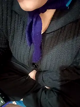 Snapshot of Mannat-222 chatting on 12-14-25, 04:34 Mannat-222 online show from 12-14-25, 04:34