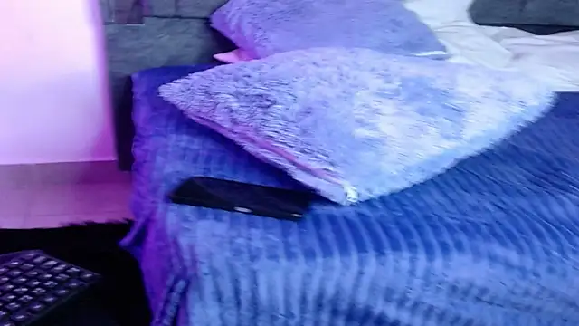 Snapshot of EmilyPacho_ chatting on 03-19-25, 11:17 EmilyPacho  online show from 03-19-25, 11:17