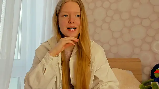 Snapshot of TheaGrayer chatting on 02-15-25, 04:47 TheaGrayer online show from 02-15-25, 04:47