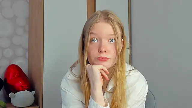 Snapshot of TheaGrayer chatting on 02-15-25, 11:06 TheaGrayer online show from 02-15-25, 11:06