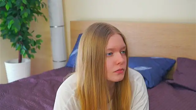 Snapshot of TheaGrayer chatting on 02-25-25, 10:15 TheaGrayer online show from 02-25-25, 10:15