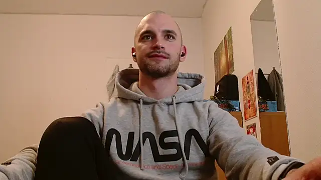 OskarBreno online show from 05-17-26, 08:38