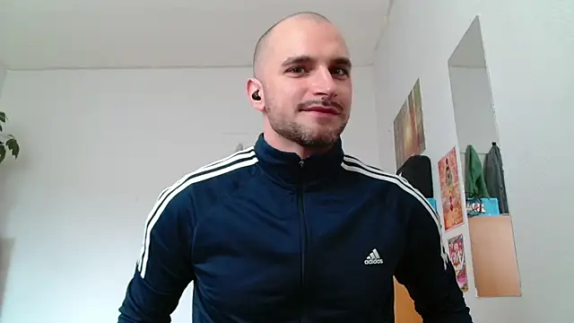 OskarBreno online show from 05-18-26, 02:12