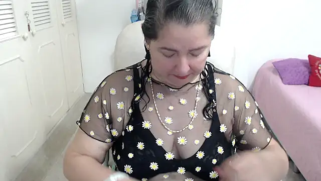 leonela 69 online show from 04-24-26, 01:08