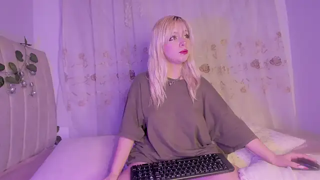 purplelilith3 online show from 09-28-25, 10:20