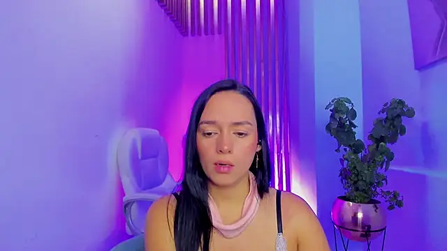 Snapshot of EmiliaRose_ chatting on 03-09-25, 08:42 EmiliaRose online show from 03-09-25, 08:42