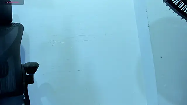 Snapshot of EmiliaRose_ chatting on 10-09-25, 09:02 EmiliaRose online show from 10-09-25, 09:02