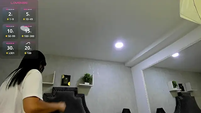 Snapshot of EmiliaRose_ chatting on 10-19-25, 08:42 EmiliaRose online show from 10-19-25, 08:42