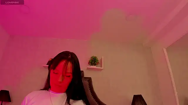 Snapshot of EmiliaRose_ chatting on 11-29-25, 09:29 EmiliaRose online show from 11-29-25, 09:29