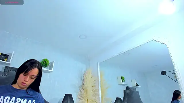 Snapshot of EmiliaRose_ chatting on 12-15-25, 09:19 EmiliaRose online show from 12-15-25, 09:19