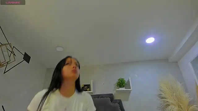 Snapshot of EmiliaRose_ chatting on 12-20-25, 08:49 EmiliaRose online show from 12-20-25, 08:49