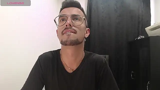 Snapshot of Demian_val chatting on 02-27-25, 10:53 Demian val online show from 02-27-25, 10:53