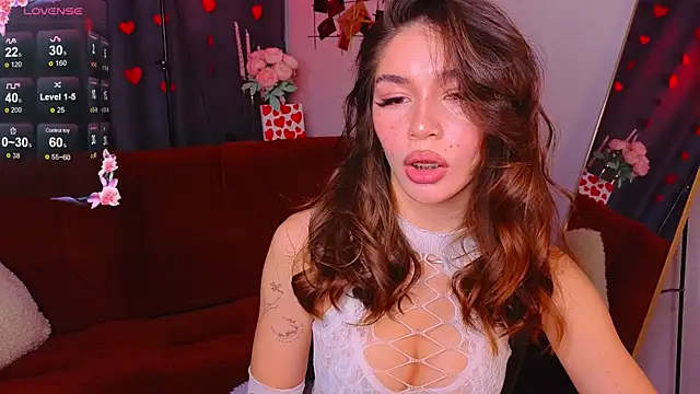 Snapshot of Caroline__Brown chatting on 02-19-25, 01:29 Caroline  Brown online show from 02-19-25, 01:29