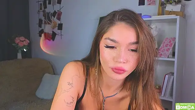 Snapshot of Caroline__Brown chatting on 10-03-25, 04:31 Caroline  Brown online show from 10-03-25, 04:31