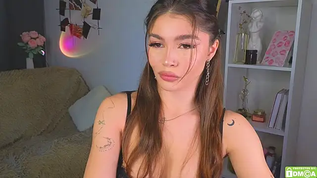 Snapshot of Caroline__Brown chatting on 10-09-25, 04:10 Caroline  Brown online show from 10-09-25, 04:10