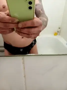 Snapshot of flo000031 chatting on 03-21-25, 11:34 flo000031 online show from 03-21-25, 11:34