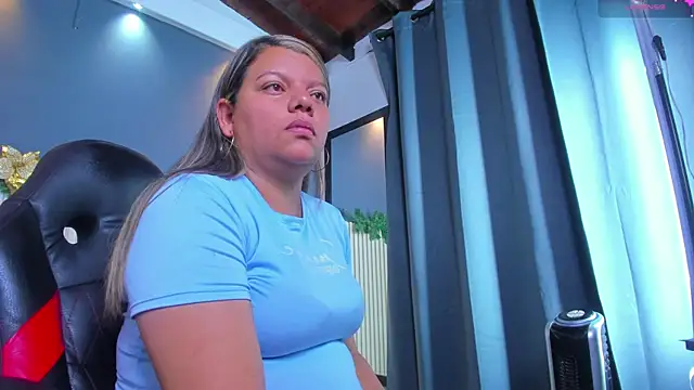 Aida-nicolle online show from 12-17-25, 11:16