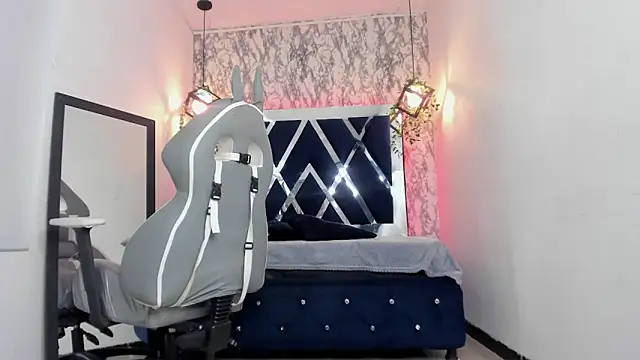 Snapshot of charlotte_bluee chatting on 03-03-25, 07:39 charlotte bluee online show from 03-03-25, 07:39