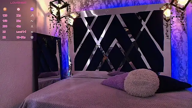 Snapshot of charlotte_bluee chatting on 09-22-25, 06:43 charlotte bluee online show from 09-22-25, 06:43