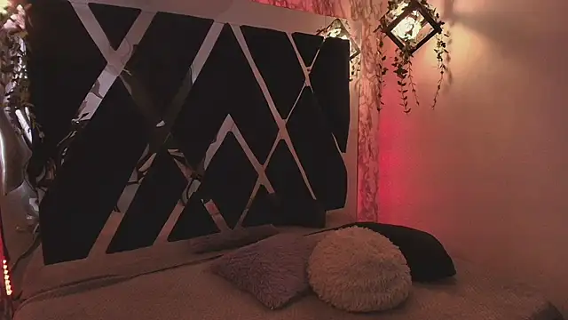 Snapshot of charlotte_bluee chatting on 09-30-25, 06:46 charlotte bluee online show from 09-30-25, 06:46