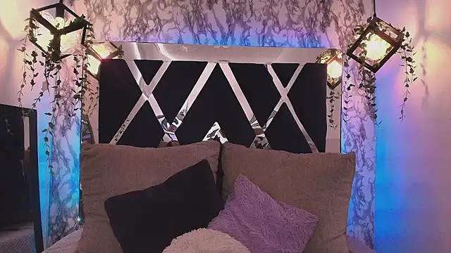 Snapshot of charlotte_bluee chatting on 10-06-25, 06:49 charlotte bluee online show from 10-06-25, 06:49