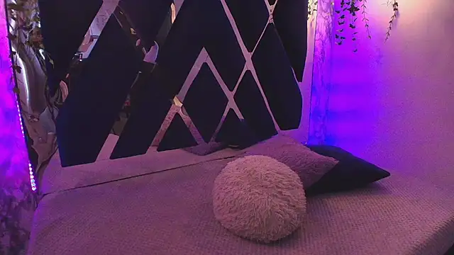 Snapshot of charlotte_bluee chatting on 10-16-25, 06:31 charlotte bluee online show from 10-16-25, 06:31