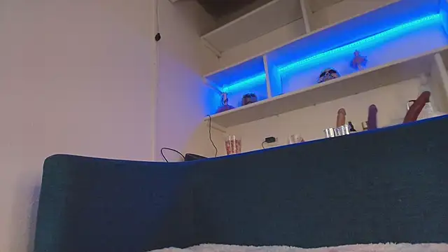 Snapshot of charlotte_bluee chatting on 10-19-25, 12:17 charlotte bluee online show from 10-19-25, 12:17