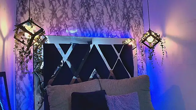 Snapshot of charlotte_bluee chatting on 11-07-25, 06:19 charlotte bluee online show from 11-07-25, 06:19