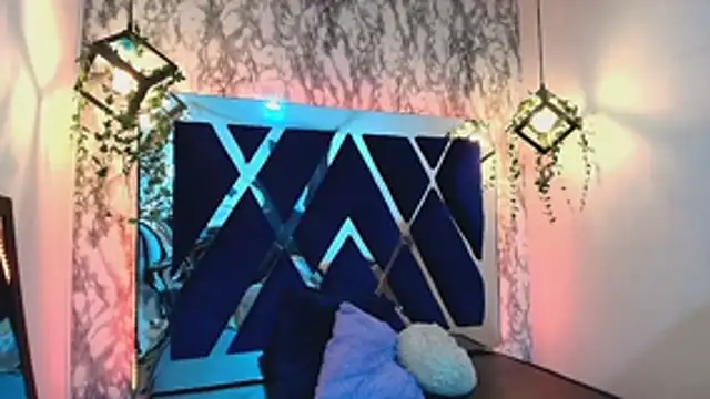 Snapshot of charlotte_bluee chatting on 11-10-25, 06:51 charlotte bluee online show from 11-10-25, 06:51