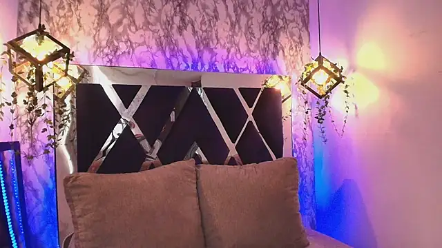 Snapshot of charlotte_bluee chatting on 11-14-25, 06:39 charlotte bluee online show from 11-14-25, 06:39