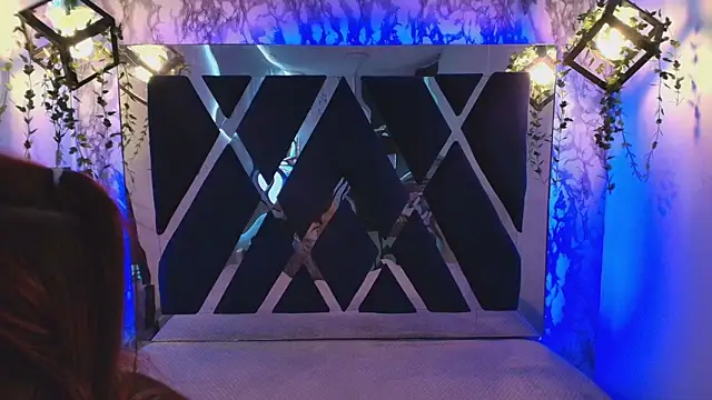 Snapshot of charlotte_bluee chatting on 11-18-25, 06:45 charlotte bluee online show from 11-18-25, 06:45