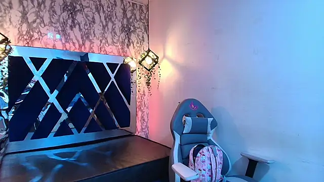 Snapshot of charlotte_bluee chatting on 11-27-25, 06:43 charlotte bluee online show from 11-27-25, 06:43