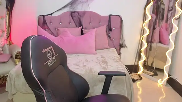 LUDO KITTY TAY online show from 10-19-25, 03:40