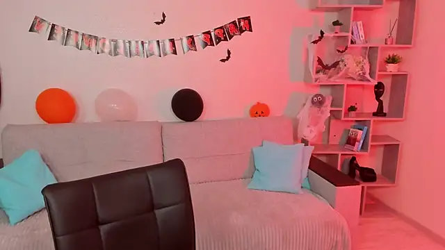 GabriellaMays online show from 10-27-25, 05:11