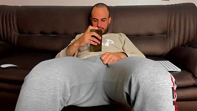 Snapshot of sexyhotmusclesforyou1 chatting on 03-02-25, 12:22 sexyhotmusclesforyou1 online show from 03-02-25, 12:22