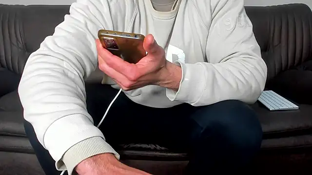 Snapshot of sexyhotmusclesforyou1 chatting on 03-23-25, 03:32 sexyhotmusclesforyou1 online show from 03-23-25, 03:32