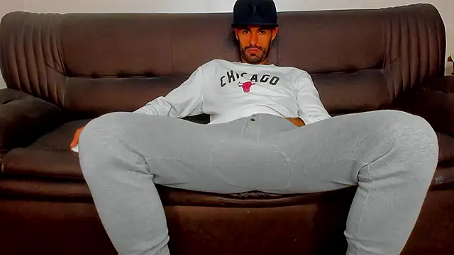 Snapshot of sexyhotmusclesforyou1 chatting on 10-11-25, 08:24 sexyhotmusclesforyou1 online show from 10-11-25, 08:24