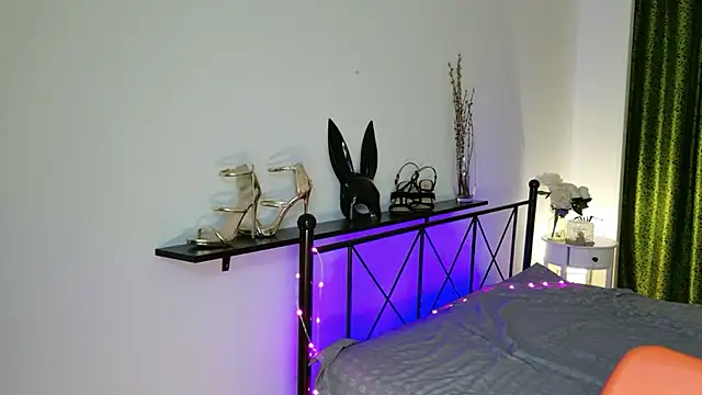 Snapshot of RaileReed chatting on 10-20-25, 12:49 RaileReed online show from 10-20-25, 12:49