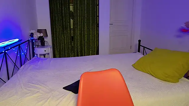 Snapshot of RaileReed chatting on 12-05-25, 01:42 RaileReed online show from 12-05-25, 01:42