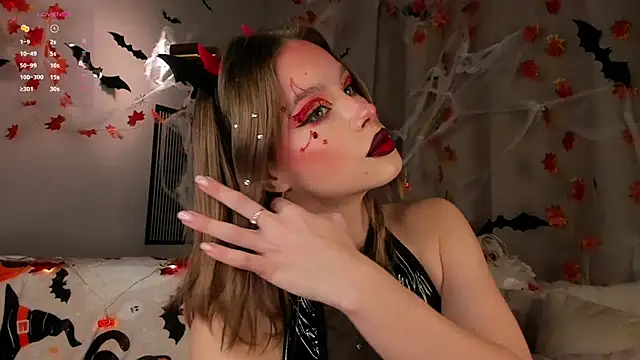 TaiteBayles online show from 10-30-25, 01:40