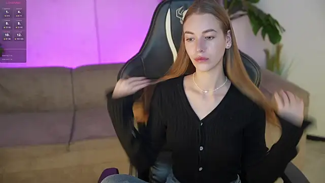 Snapshot of Layla_Sweet_ chatting on 10-20-25, 03:23 Layla Sweet online show from 10-20-25, 03:23