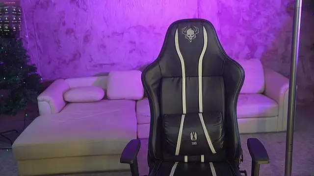 Snapshot of Layla_Sweet_ chatting on 12-16-25, 07:30 Layla Sweet online show from 12-16-25, 07:30