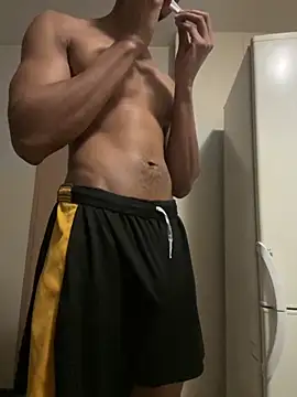 Snapshot of papibbc6989 chatting on 09-25-25, 05:27 papibbc6989 online show from 09-25-25, 05:27