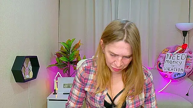 TessaDaybreak online show from 05-26-26, 06:42