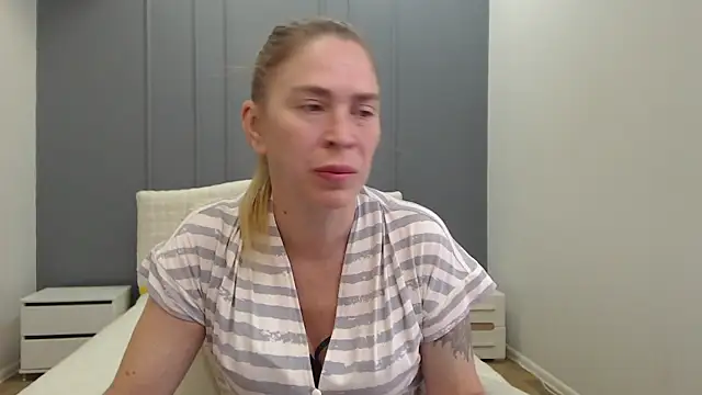 TessaDaybreak online show from 07-23-26, 06:55