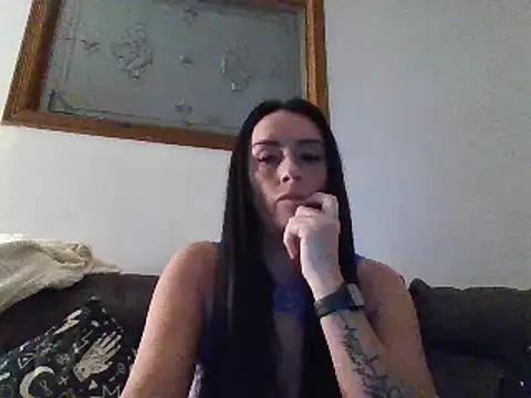 Snapshot of Layla_Gilf_Mae chatting on 02-21-25, 08:16 Layla Gilf Mae online show from 02-21-25, 08:16